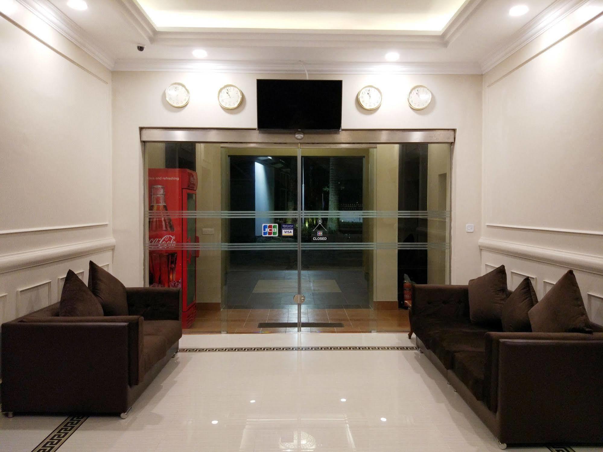 Ruby Garden Hotel Yangón Exterior foto